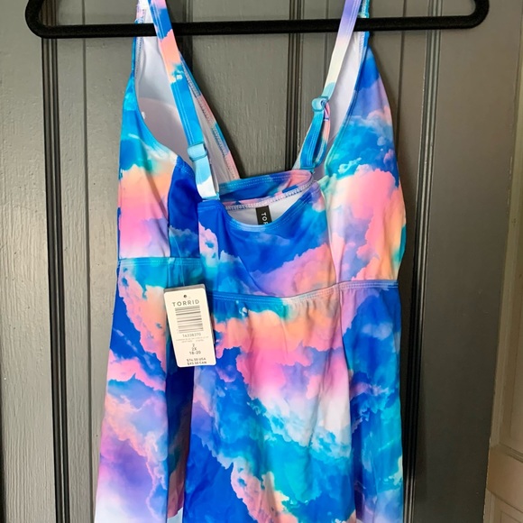 NWOT Torrid MULTI SKY LATTICE WIRELESS TANKINI TOP - Picture 5 of 9